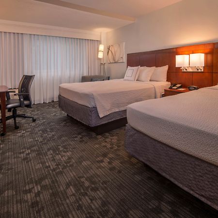 Отель Sonesta Select Arlington Rosslyn Экстерьер фото